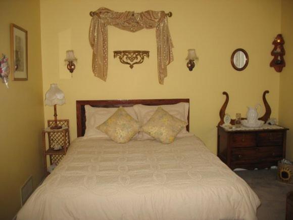 Maple Woods Casselman Room photo